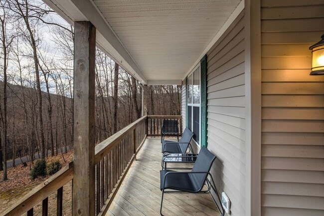Building Photo - Spacious 4BR Mountain Home Near Massanutten Resort