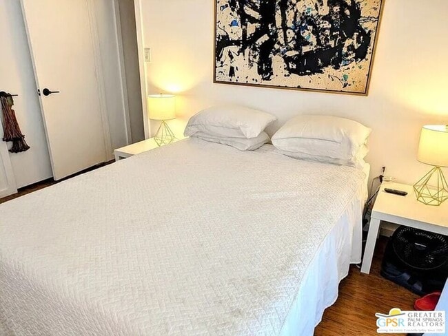 Building Photo - 20 Vía Valverde