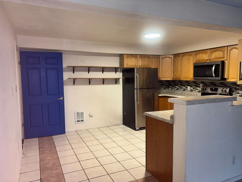 Building Photo - 803 9th Ave NW