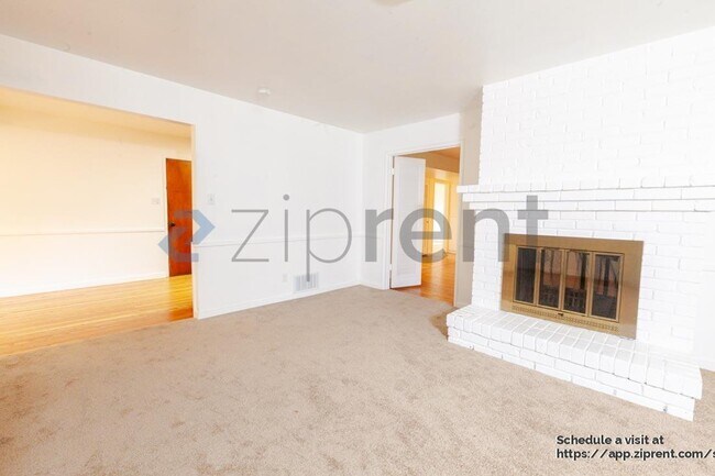 Building Photo - 4636 Goya Pkwy