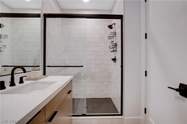 Building Photo - 779 Willits St