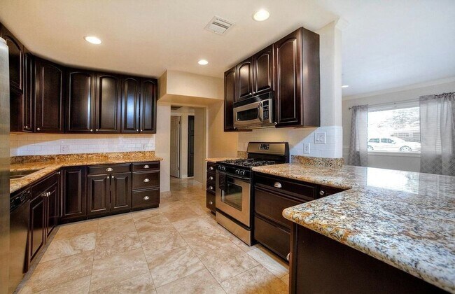 Building Photo - Spectacular North/Central 4Bed/2Ba Home!!