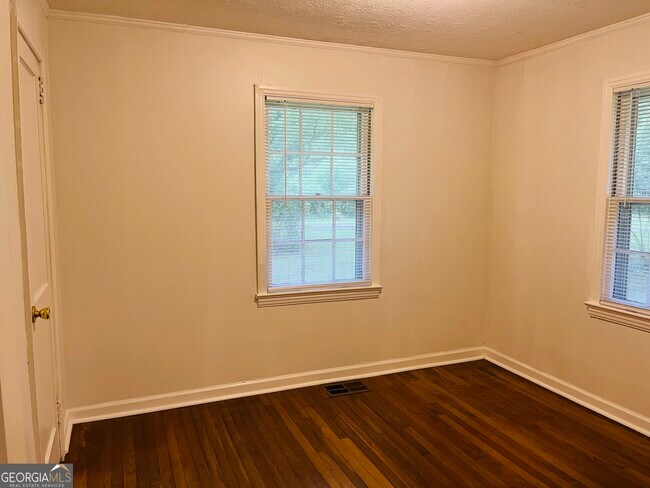 Building Photo - 5885 Feldwood Rd