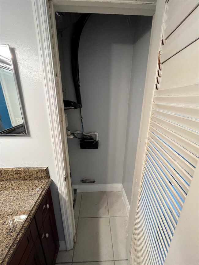 Building Photo - 1311 NE 18th St