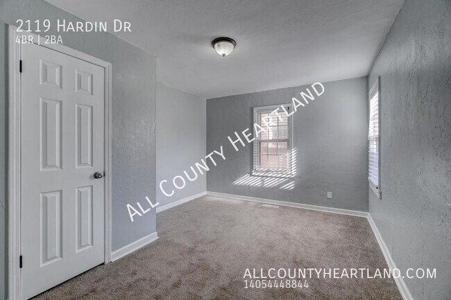 Building Photo - 2119 Hardin Dr