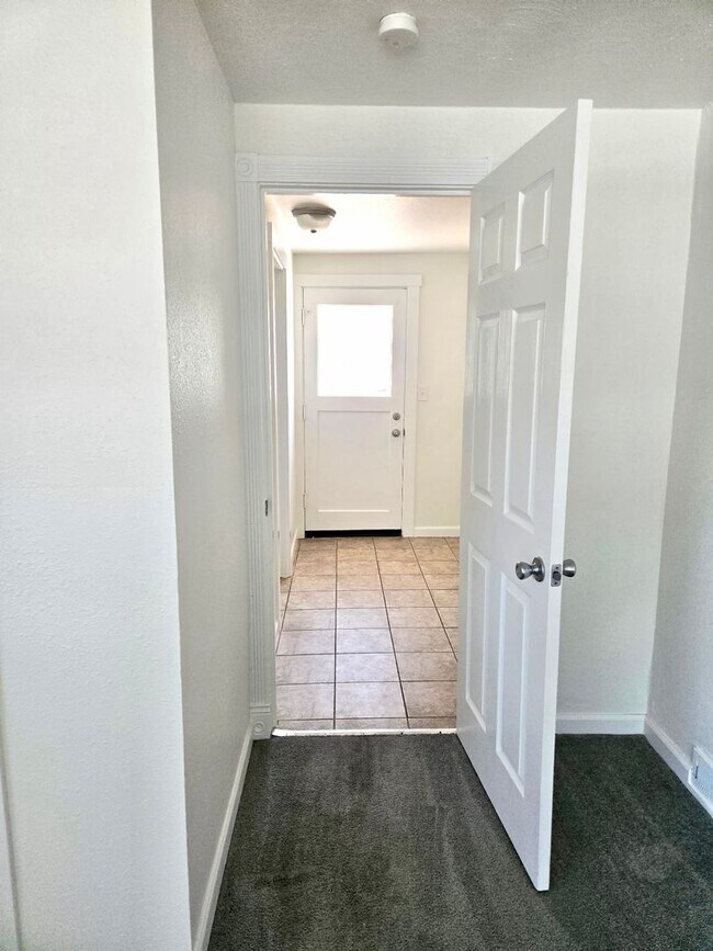 Building Photo - 3613 Grandview Dr W