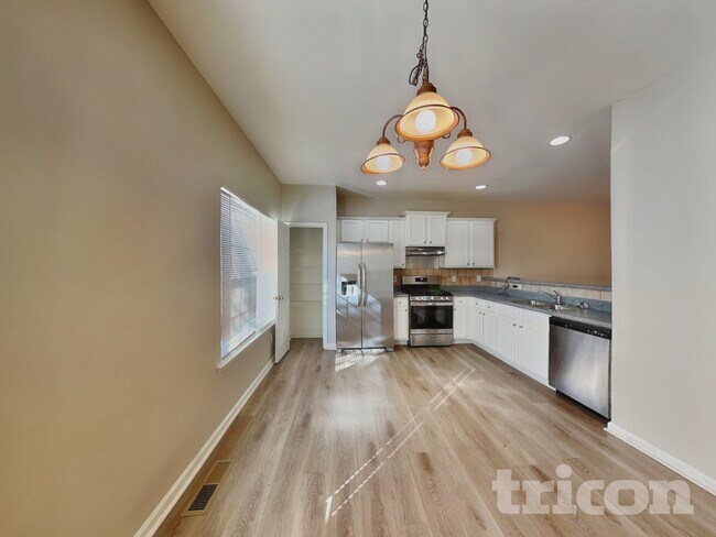 Building Photo - 728 Celeste Ln