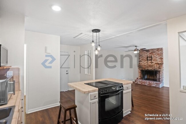 Building Photo - 1425 Valerie Ln