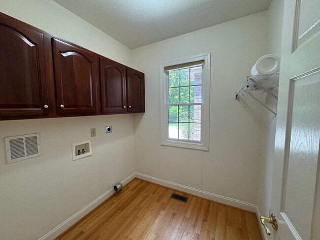 Building Photo - South AVL - Grand Residence in The Cotswol...