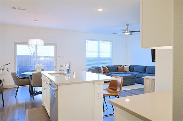 Building Photo - 1020 S Emil Pl