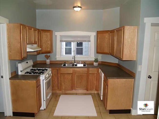 Building Photo - 4 Bed 2 Bath Single Family Home for Rent o...