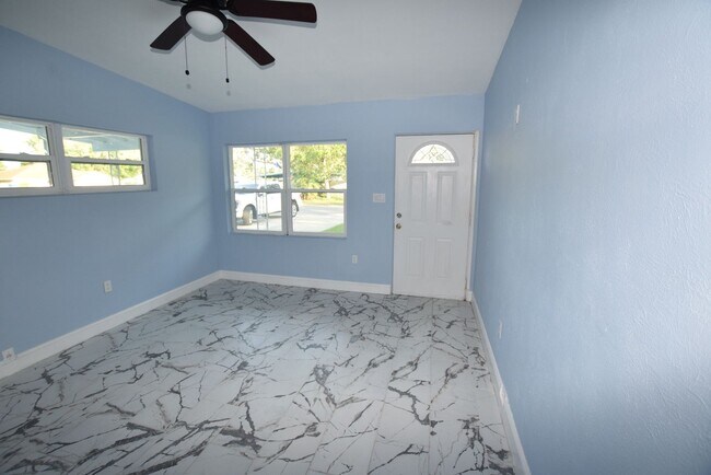 Building Photo - 2637 Healy Dr
