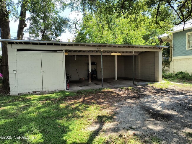 Building Photo - 3018 Oak St
