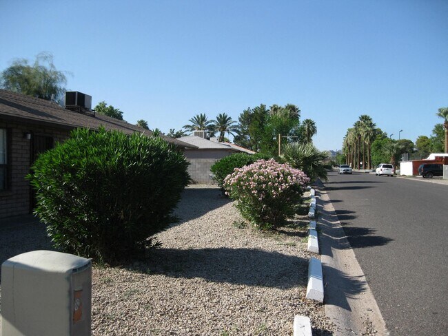 Building Photo - Yale Court