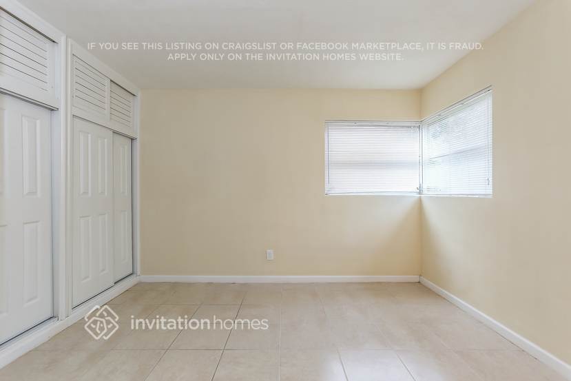 Building Photo - 3111 NE 9th Ave