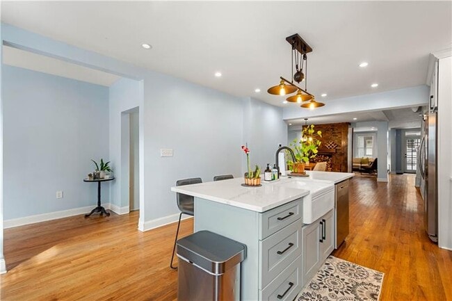 Building Photo - 1207 Linden Pl