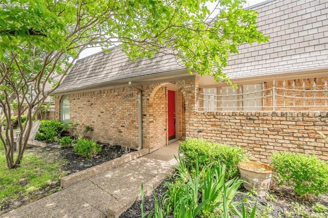 Primary Photo - 10618 Ravenscroft Dr