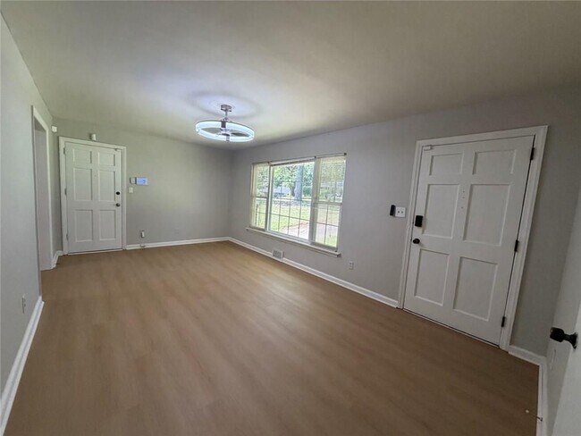 Building Photo - 2726 Hollywood Dr
