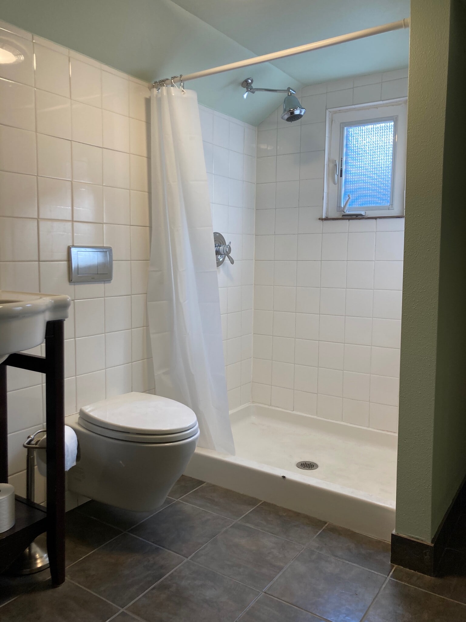 Upstairs bath - 4407 SE Tibbetts St