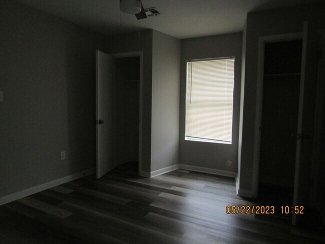 Building Photo - Very Nice Remodeled Duplex Home! No Pet Home!
