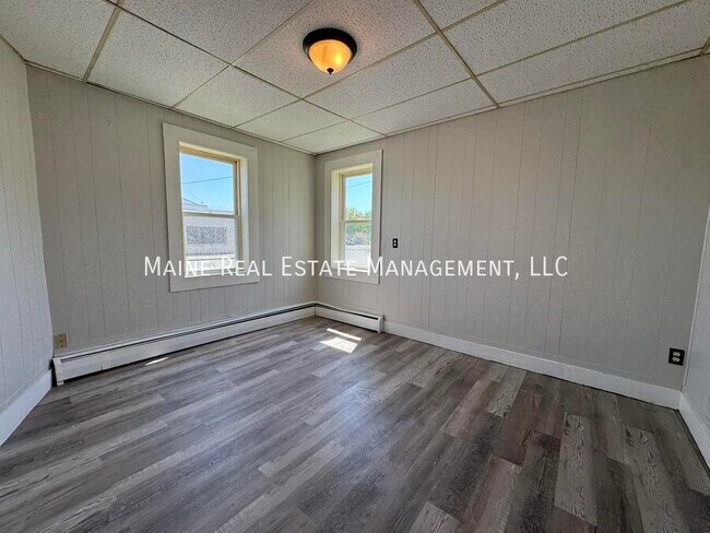 Building Photo - 172 College Ave