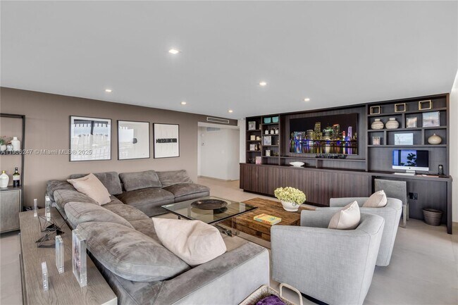 Building Photo - 3 Grove Isle Dr