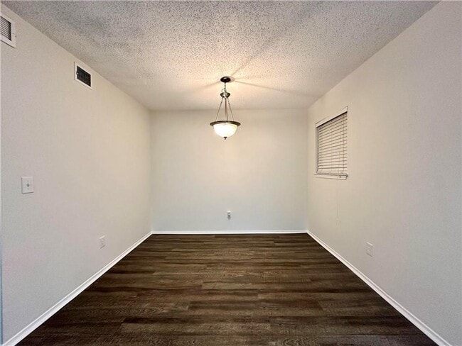 Building Photo - 2301 Huntingdon Chase