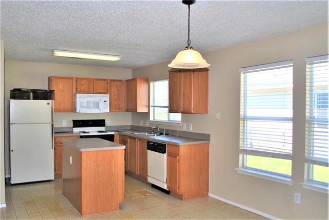 Building Photo - 2200 Lookout Ln