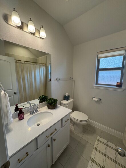 Building Photo - 3820 Summerfield Dr