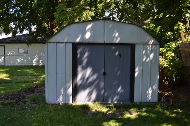 Building Photo - 517 Everette Ave