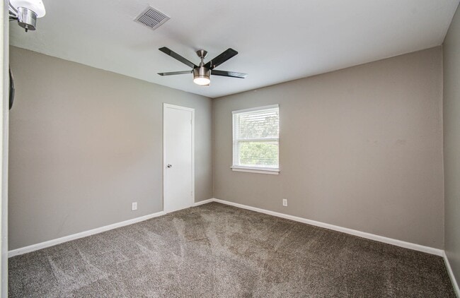 Building Photo - 9410 Highmeadow Dr