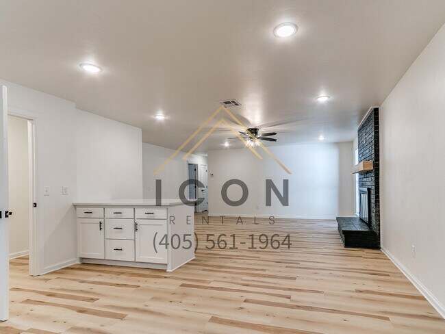 Building Photo - 11747 Silver Maple Dr