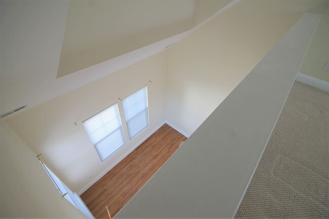 Building Photo - 2BR, 2BA Duplex with Close Water Access fo...