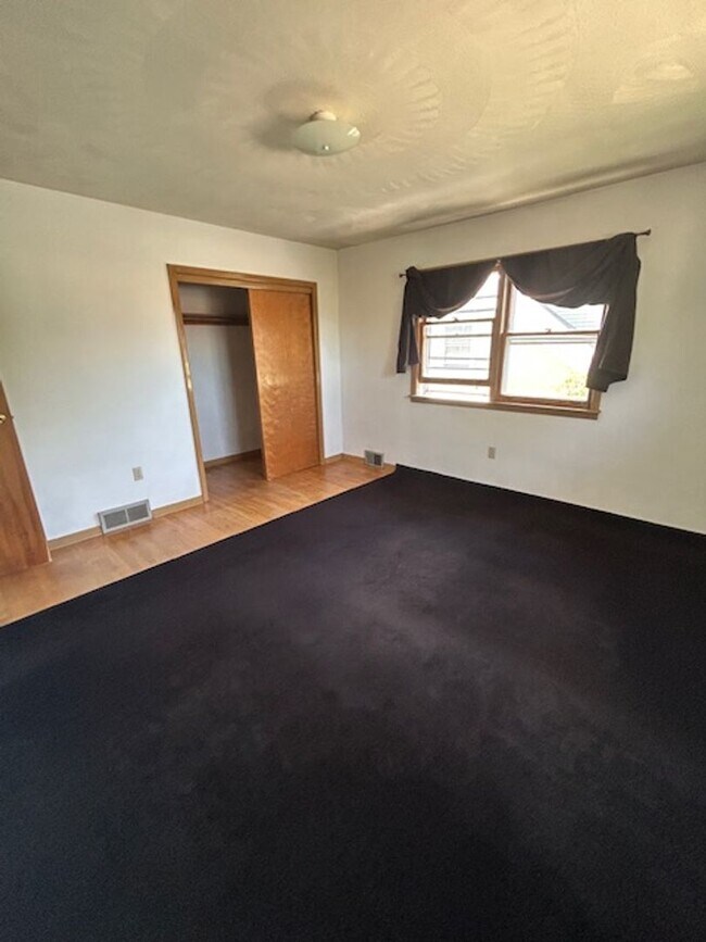 Building Photo - 1334 W 28th St