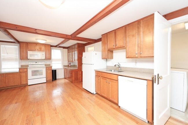 Building Photo - 148 Neponset St