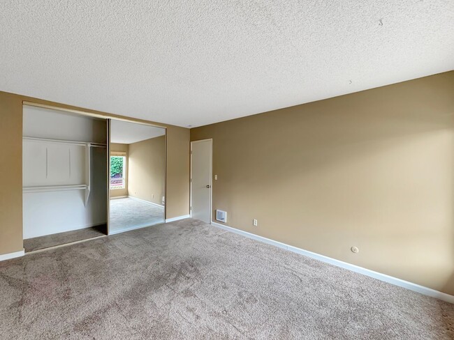 Building Photo - Great 2B/1BA Condo in Mira Mesa!