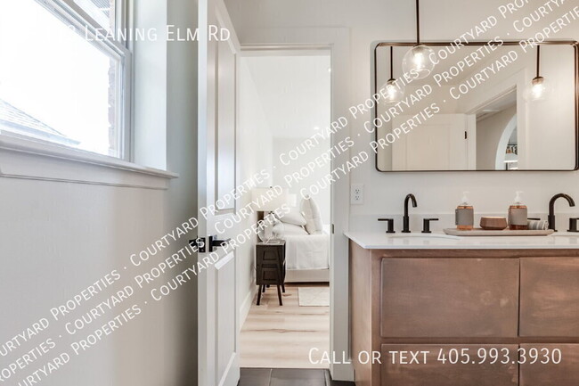 Building Photo - 11113 Leaning Elm Rd