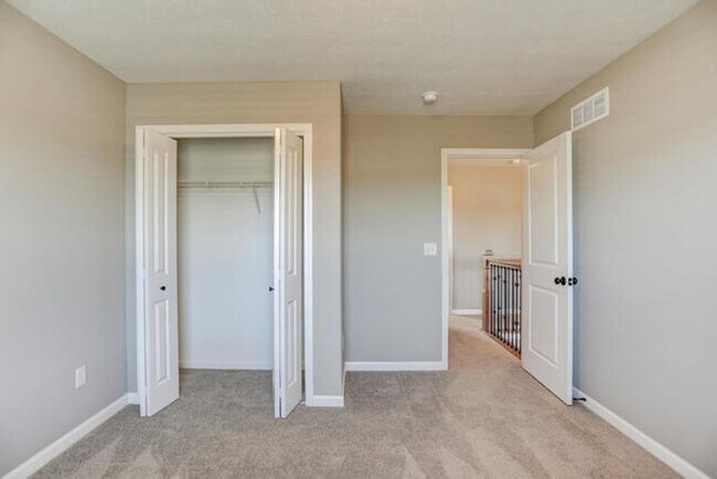 Building Photo - Beautiful 5 bed home with New Fence and Finished Basement -  Mahomet - AVAILABLE NOW