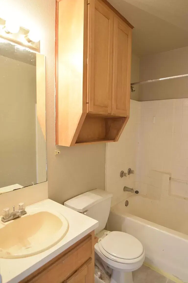 Building Photo - 1504 Benttree Dr