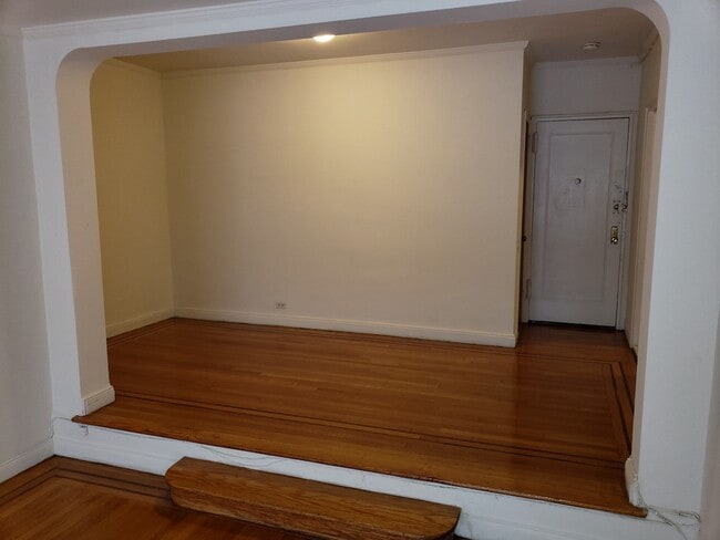 Building Photo - 69-11 Yellowstone Blvd