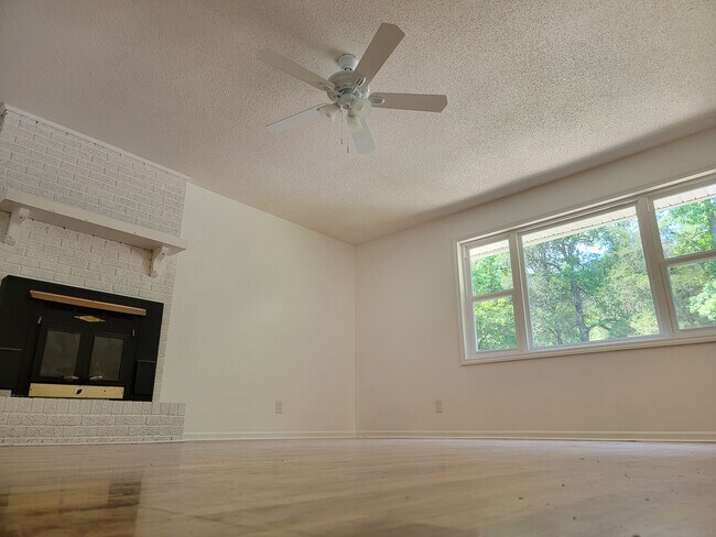 Building Photo - 1101 Lily Pad Ln