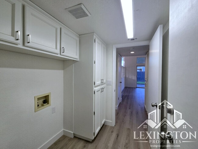 Building Photo - Beautifully Updated, 4BD/3BA, Home in Rocklin – Excellent Location!