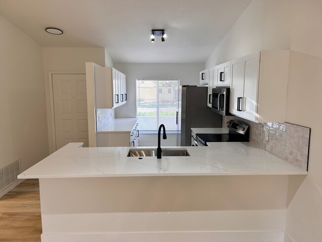Building Photo - **2/2 Hidden Lakes Villa/ Sanford**