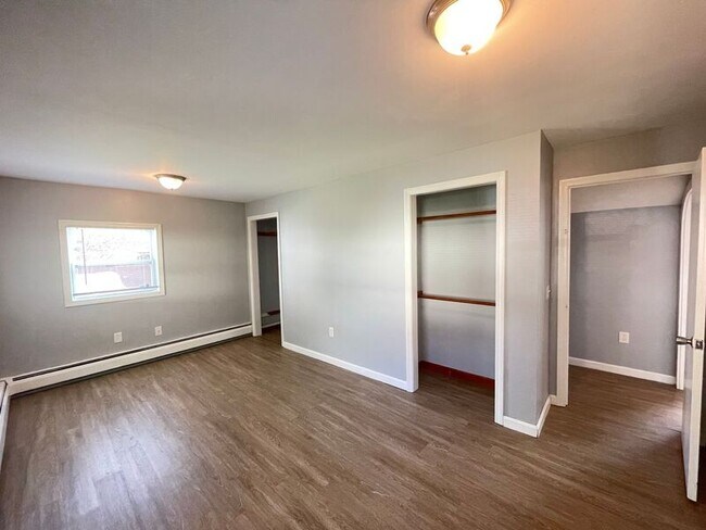 Building Photo - 37 Branch St