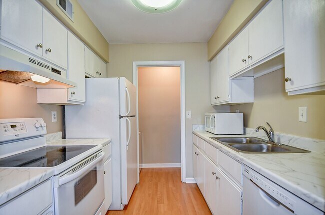 Building Photo - FOR RENT PRINCESS ANNE GARDENS!!