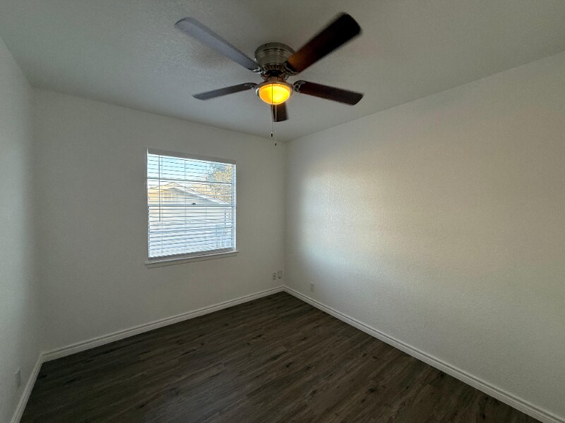 Building Photo - 5522 Crystal Valley St