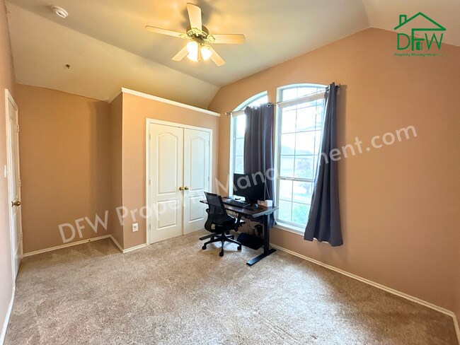 Building Photo - Inviting 3BR/2BA Home with Spacious Backyard for Lease in Fort Worth
