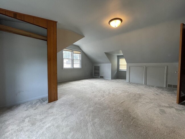 Building Photo - 317 15th Ave N