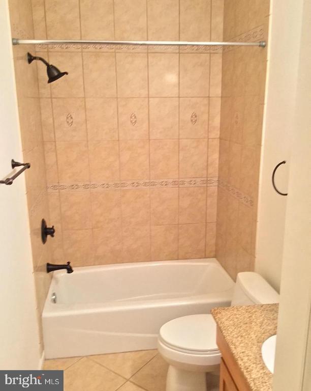 Building Photo - 724 Vestal St