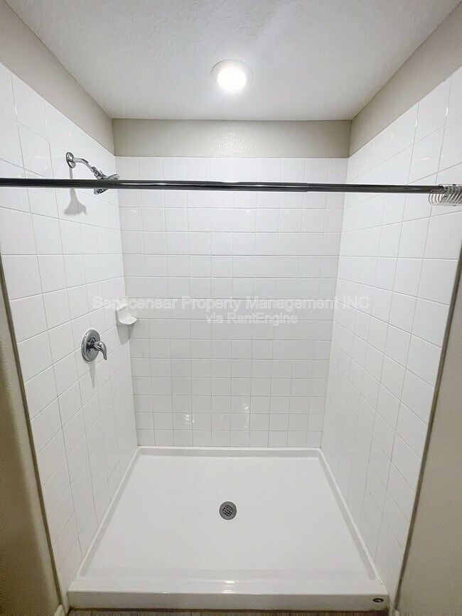 Building Photo - 10344 Alder Green Dr